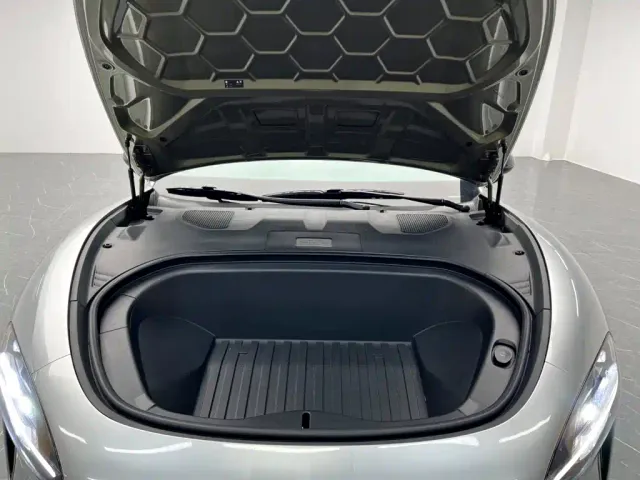 Xiaomi SU7 — Фото автомобиля 12