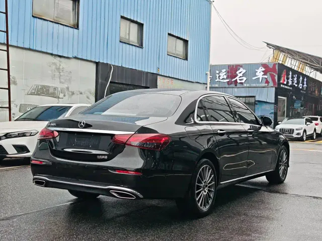 Mercedes-Benz E-Class — Фото автомобиля 8