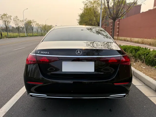 Mercedes-Benz E-Class — Фото автомобиля 20