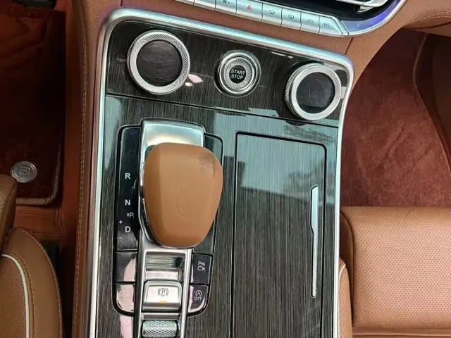 Hongqi H9 — Фото автомобиля 10