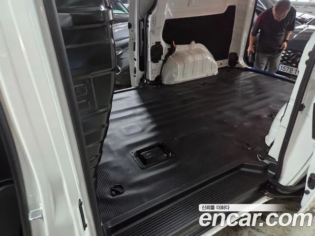 Hyundai Staria — Фото автомобиля 14