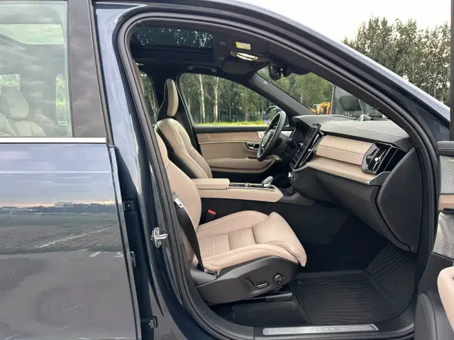 Volvo XC90 — Фото автомобиля 17
