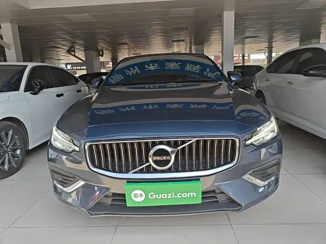 Volvo S60 — Фото автомобиля 2