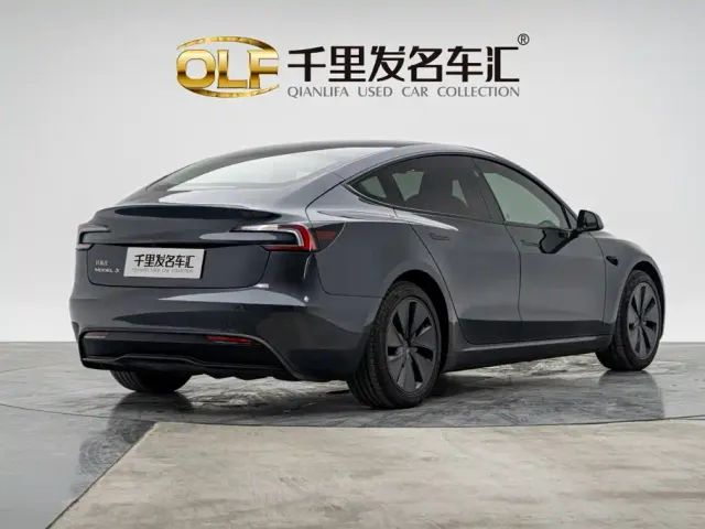 Tesla Model 3 — Фото автомобиля 2