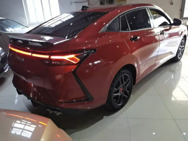 Dongfeng Yixuan — Фото автомобиля 6