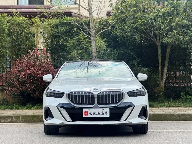 BMW 5 Series — Фото автомобиля 2