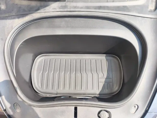 Tesla Model 3 — Фото автомобиля 13