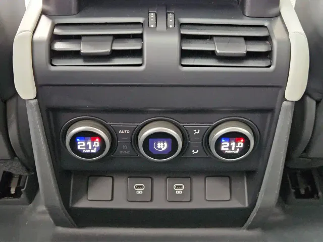 Land Rover Defender — Фото автомобиля 18