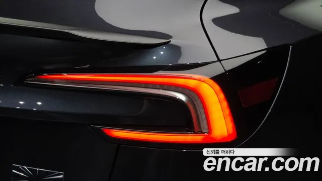 Tesla Model 3 — Фото автомобиля 18