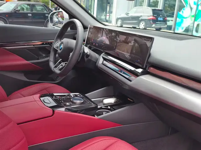 BMW 5 Series — Фото автомобиля 16