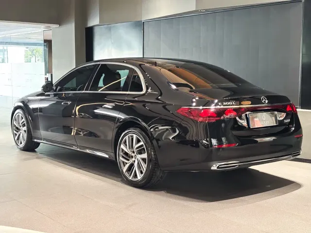 Mercedes-Benz E-Class — Фото автомобиля 5