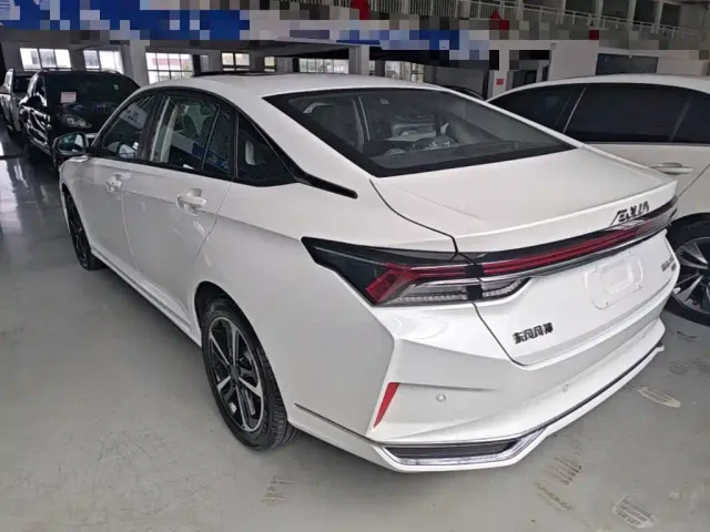Dongfeng Yixuan MAX — Фото автомобиля 4