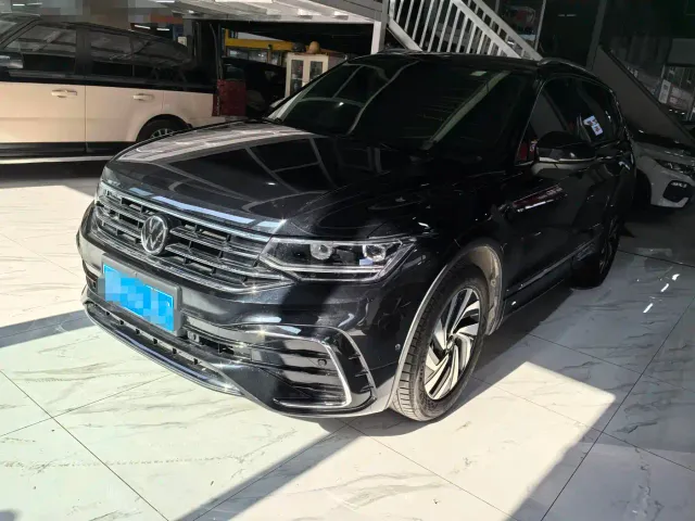 Фотография автомобиля — Volkswagen Tiguan L