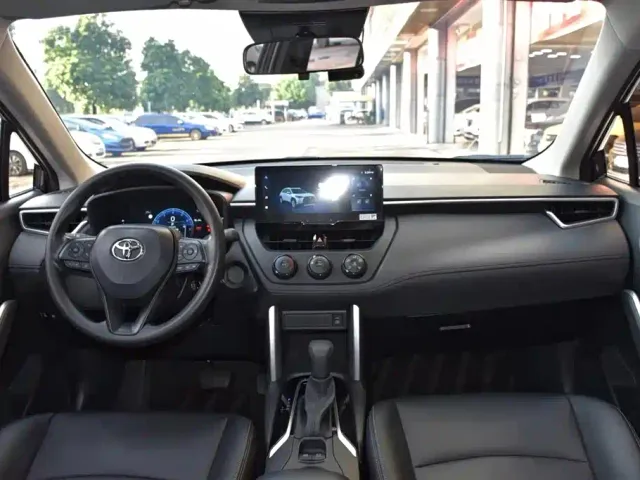 Toyota Corolla Cross — Фото автомобиля 15