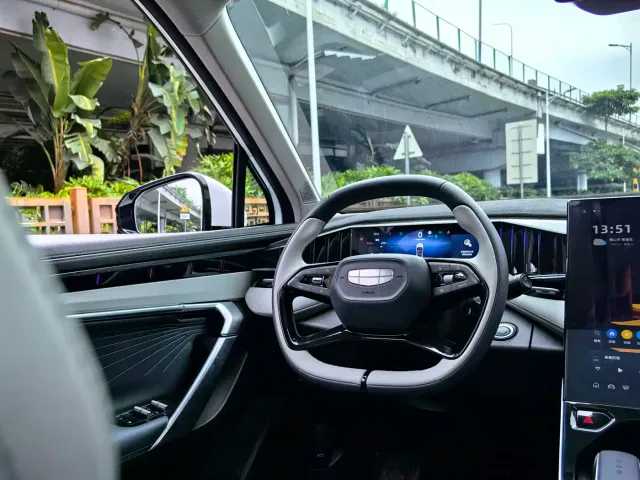 Geely Boyue L — Фото автомобиля 27