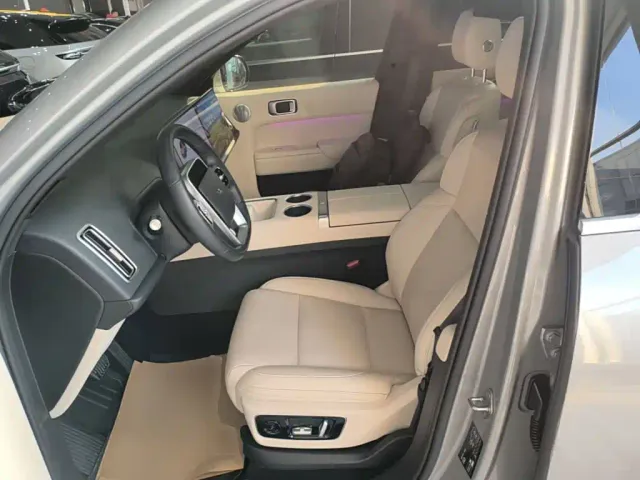 Li Auto L7 — Фото автомобиля 14