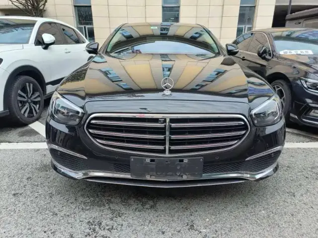 Mercedes-Benz E-Class — Фото автомобиля 2