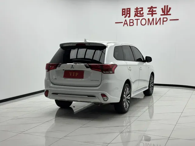 Mitsubishi Outlander — Фото автомобиля 9