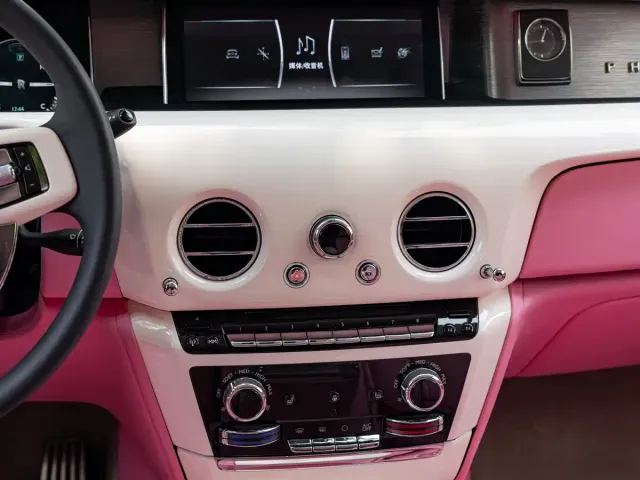 Rolls-Royce Phantom — Фото автомобиля 16