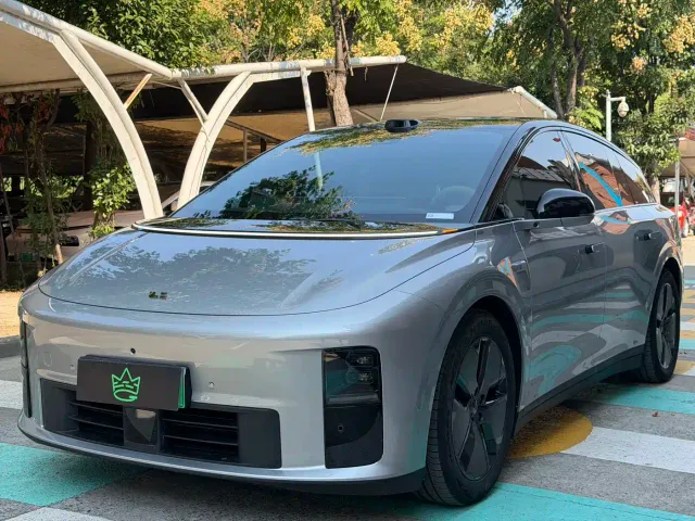 Фотография автомобиля — Li Auto i6