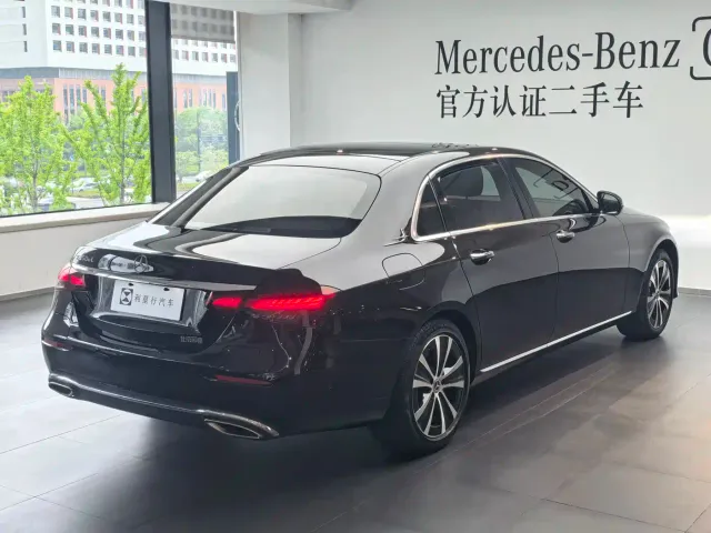 Mercedes-Benz E-Class — Фото автомобиля 14
