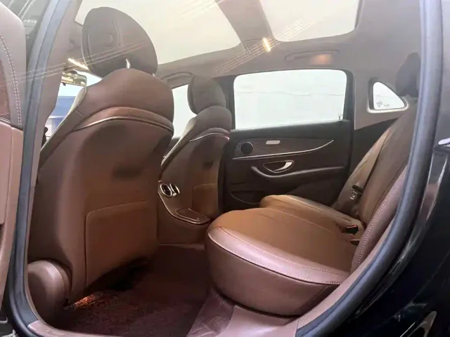 Mercedes-Benz E-Class — Фото автомобиля 10