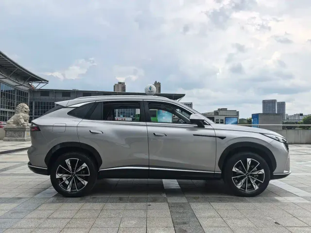 Roewe RX5 — Фото автомобиля 4