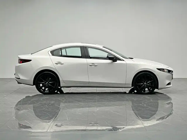 Mazda Axela — Фото автомобиля 8