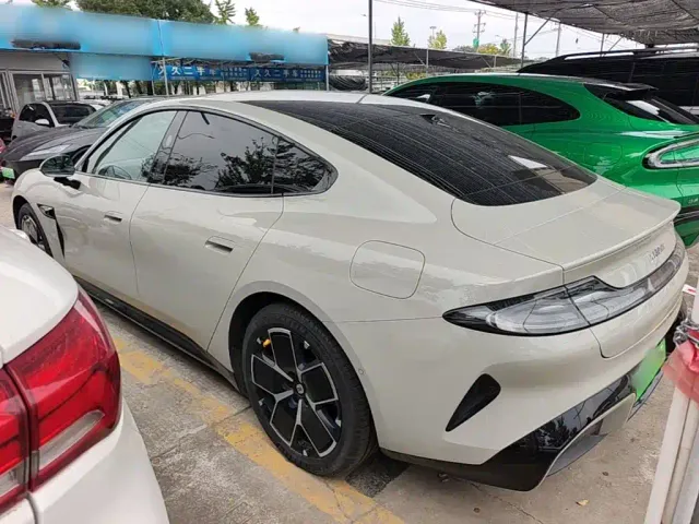 Xiaomi SU7 — Фото автомобиля 22