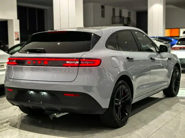 Aito M5 — Фото автомобиля 4