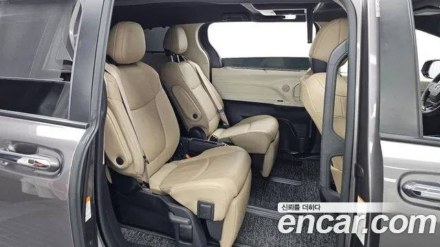 Toyota Sienna — Фото автомобиля 12