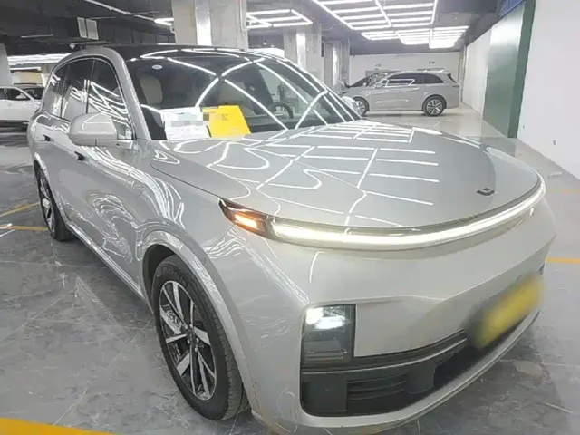 Li Auto L8 — Фото автомобиля 3