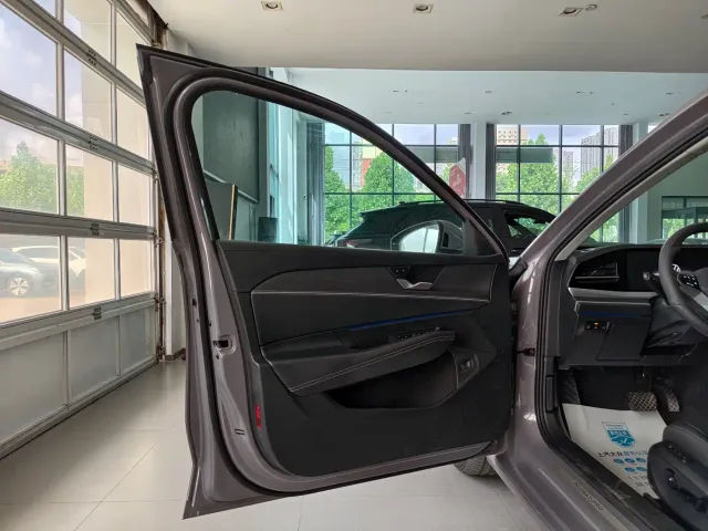 Volkswagen Passat — Фото автомобиля 7