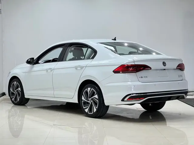 Volkswagen Bora — Фото автомобиля 4