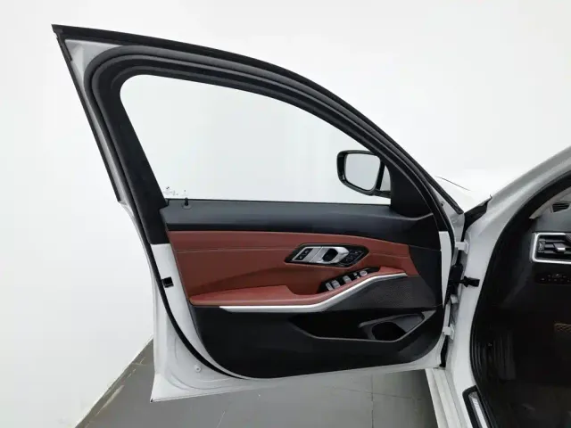 BMW 3 Series — Фото автомобиля 8
