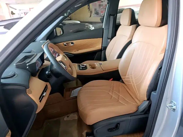 Geely Galaxy Starship 7 EM-i — Фото автомобиля 14
