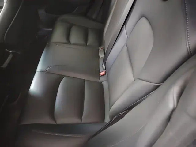 Tesla Model 3 — Фото автомобиля 16