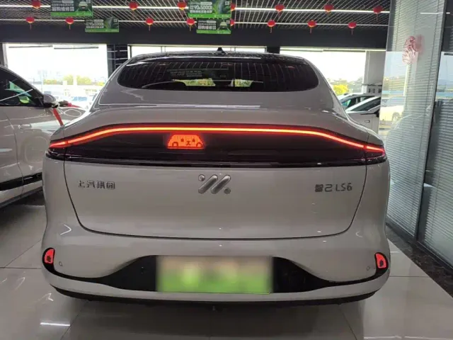 IM Motors LS6 — Фото автомобиля 5