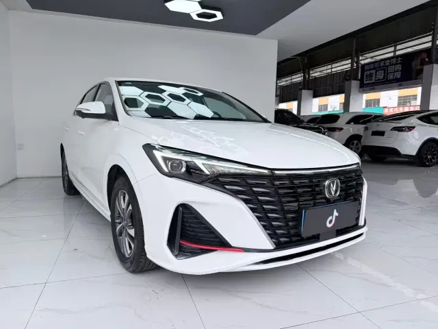 Changan Eado — Фото автомобиля 3