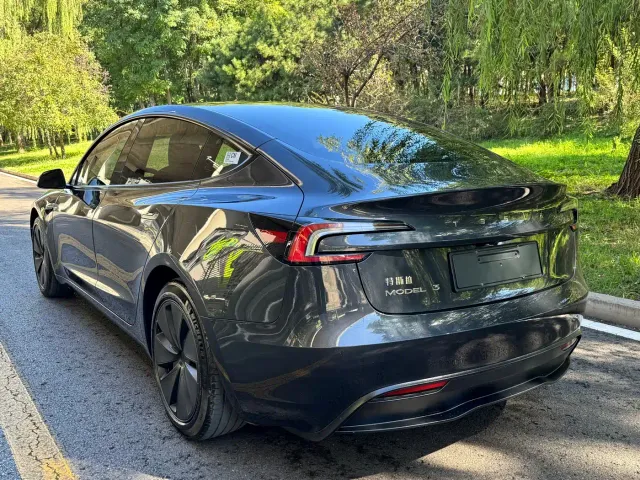 Tesla Model 3 — Фото автомобиля 7