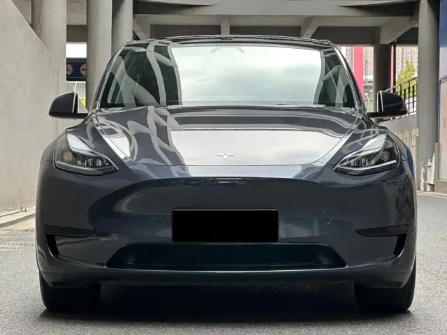 Tesla Model Y — Фото автомобиля 2