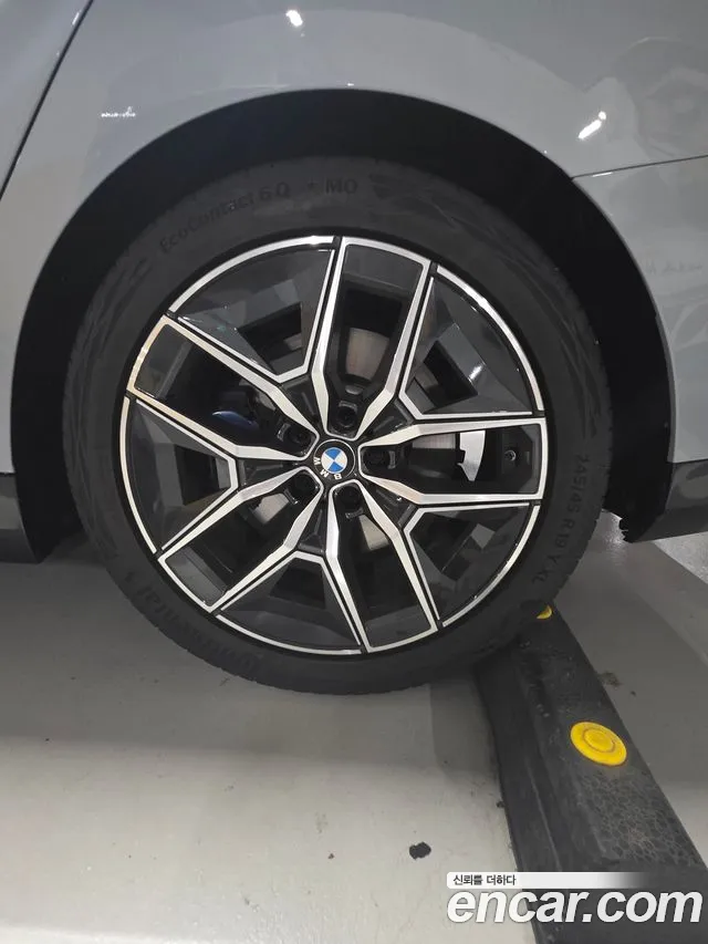 BMW 5 Series G60 — Фото автомобиля 11