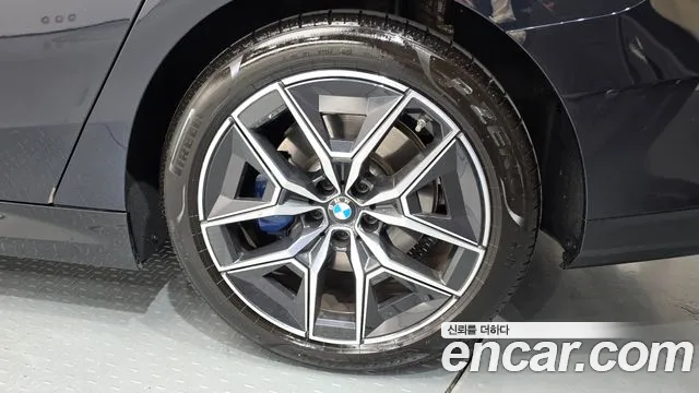 BMW 5 Series G60 — Фото автомобиля 29