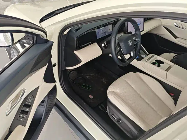 BYD Qin L — Фото автомобиля 15