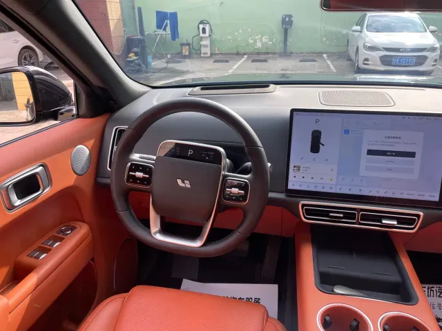 Li Auto L8 — Фото автомобиля 12