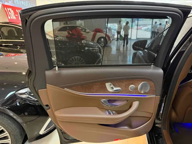 Mercedes-Benz E-Class — Фото автомобиля 12