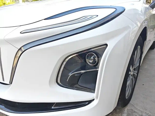 Hongqi E-QM5 — Фото автомобиля 23