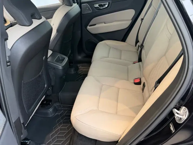 Volvo XC60 — Фото автомобиля 10