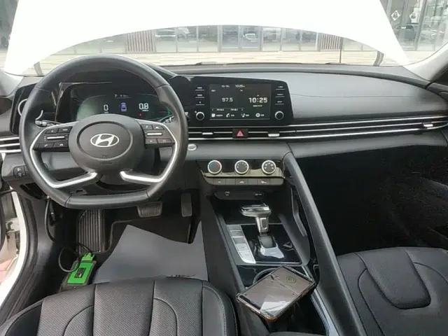 Hyundai Elantra — Фото автомобиля 9
