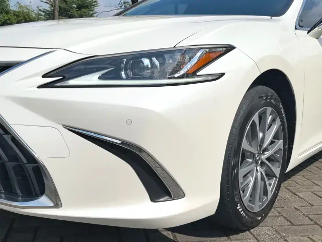 Lexus ES — Фото автомобиля 4